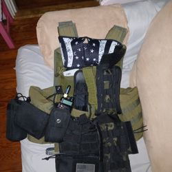 Plate Carrier With Quick Release Buckles Front And Back Ar500 Level3 Plates. Has Spot On The Side For 6x6 Or 6x8 If You Want Morehas  Plates. 