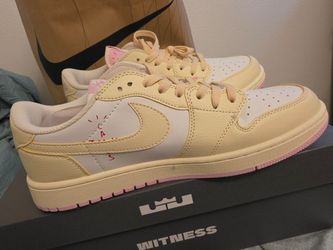 Jordan 1 Low travis scott shy pink size 11mens