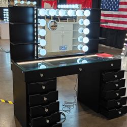 Brand New Good Quality Vanity Set With Mirror. 