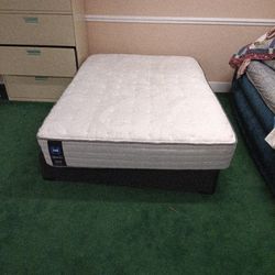Full Size Mattress And Box Spring 