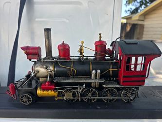 🚂 **VINTAGE-STYLE STEAM LOCOMOTIVE DECORATION – $20** 🚂