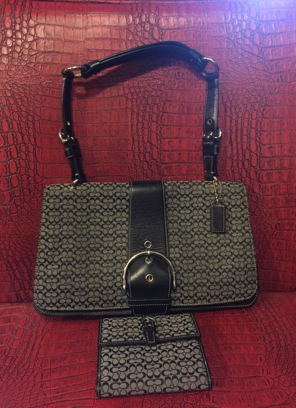 AUTHENTIC COACH VINTAGE SIGNATURE FLAP BUCKLE BAG