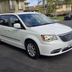 2016 Chrysler Town & Country – 79k Miles – Excellent