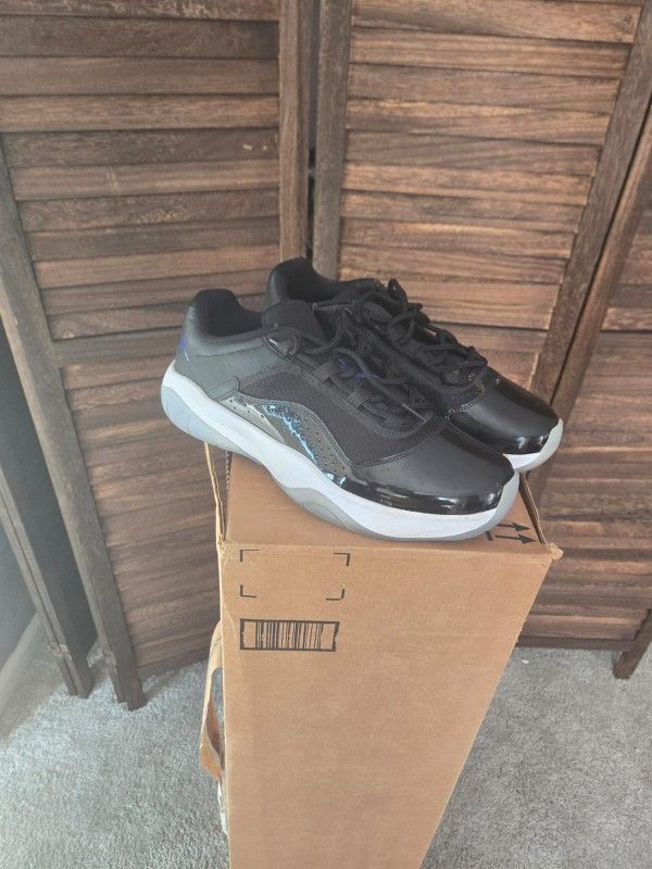 Nike Air Jordan 11 CFMT space jam low
$70