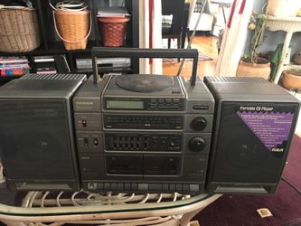 Vintage RCA digital portable CD player, am fm radio with detachable speakers.