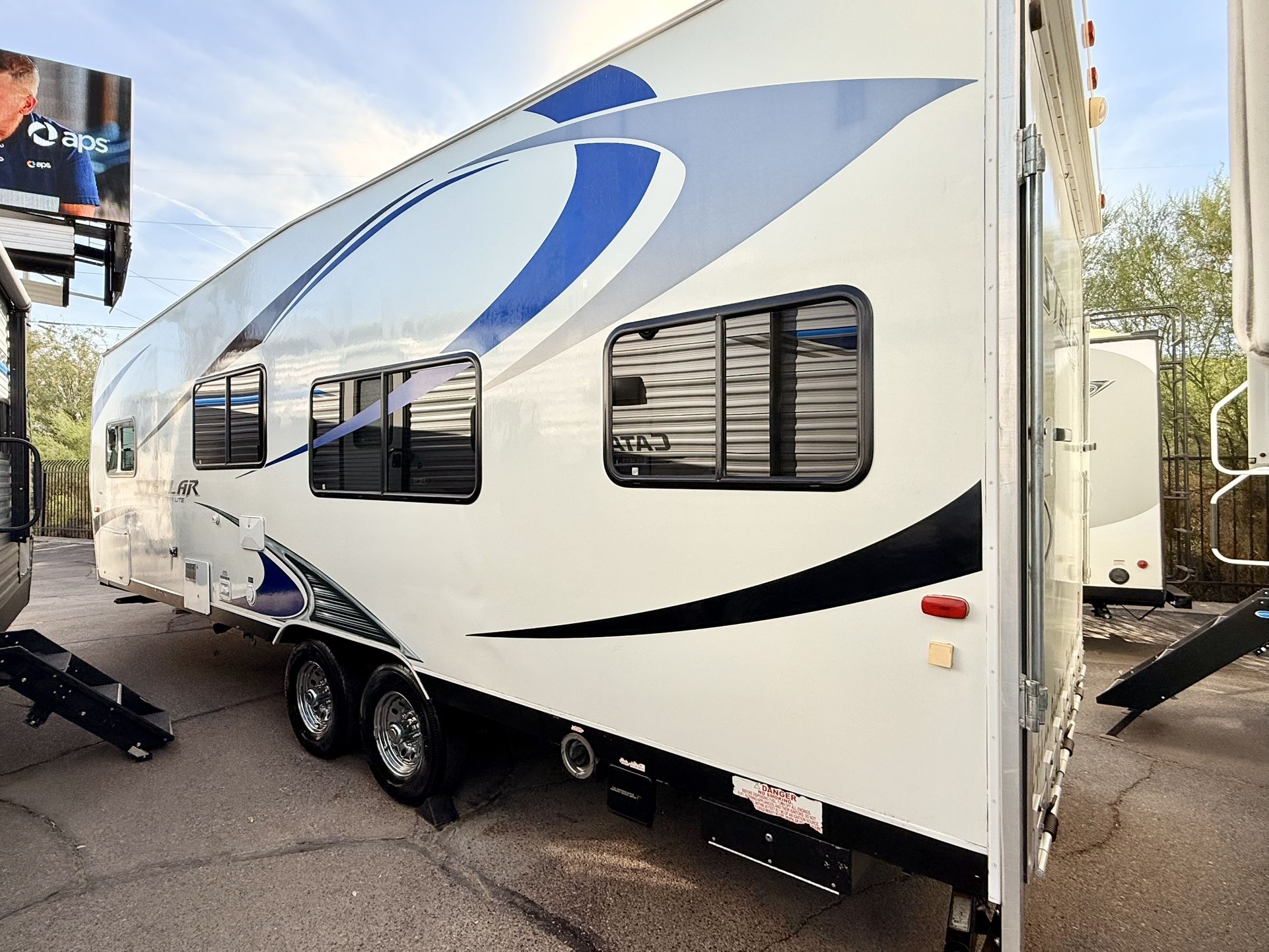 2014 Eclipse Stellar Xtra Lite Toy Hauler 30Ft in Great Condition