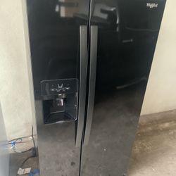 Whirpool Refrigerator 33”