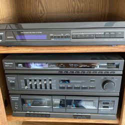 Panasonic Stereo Cassette Receiver, Multi Disc Player. Tuner, Amplifier and Speakers With Remote.