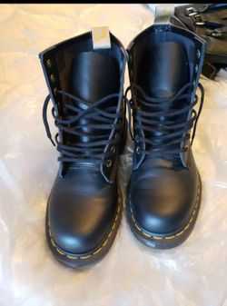 Doc Martens Air Wairs VEGAN Womens Boots (1405) size 8,