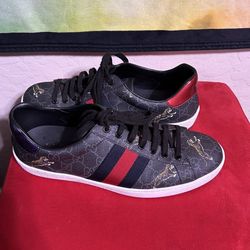 Gucci gg supreme tigers
