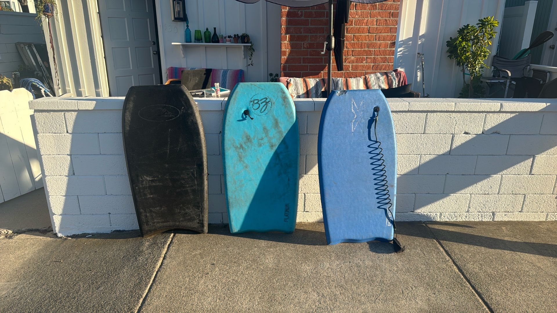 3 Boogie boards 