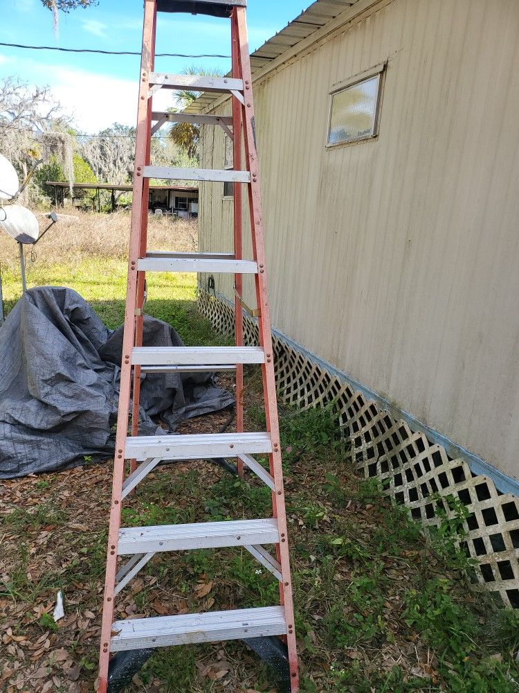 Warner 8ft Fiberglass Ladder 300lb.