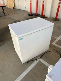 Fridgeaire floor freezer