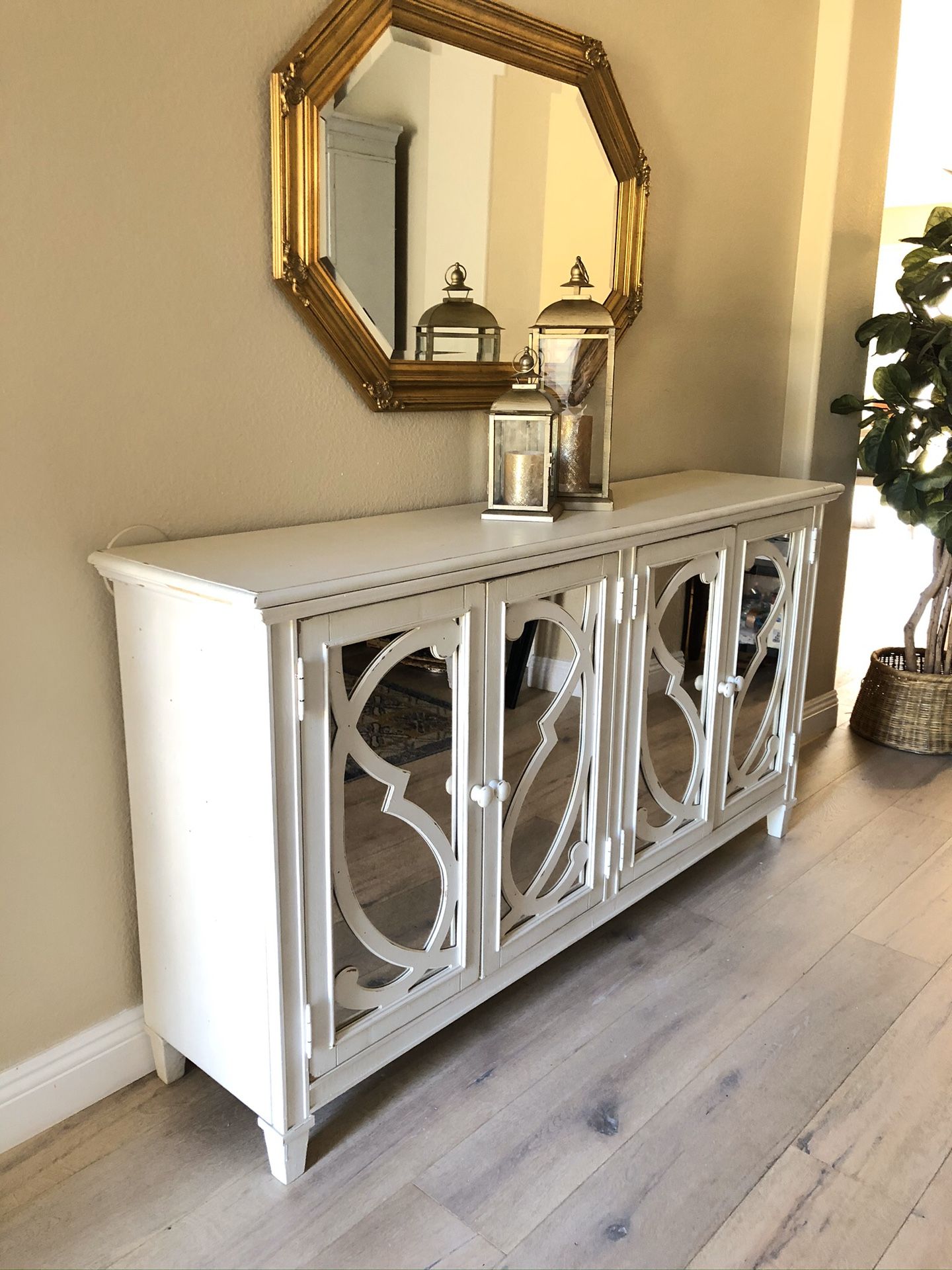 Beautiful Solid 4-Door Glass Credenza, Dresser, Tv-Stand, Entry Table, 68in