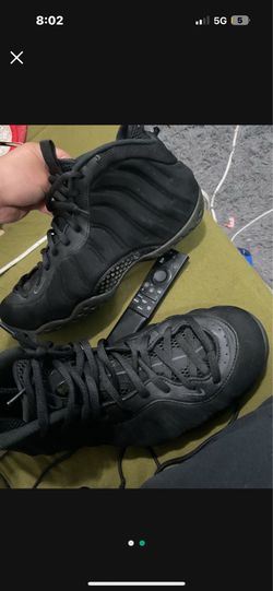 Nike foam size 11