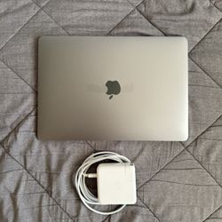 Apple MacBook Pro Laptop