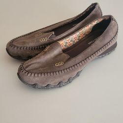 Skechers Relaxed Fit Bikers Pedestrian Women’s 9  Slip-On Moccasins 
Loafers Suede Like new Chocolade Brown, please see photos for details.