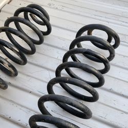 2001 Chevy Tahoe,,Rear Coil Springs 