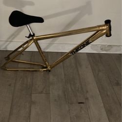 Throne 14 Karat Gold Goon frame