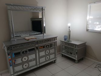 Queen glass bedroom set