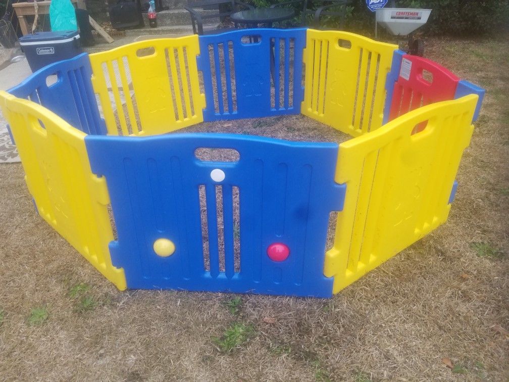 INDOOR/OUTDOOR TODDLER PLAY PEN!!