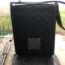 Louis Button Patent  Purse