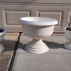 3 Matching Flower Garden Pots