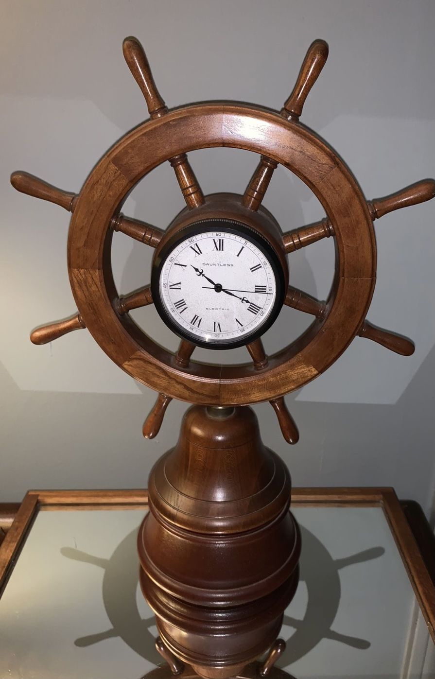 VINTAGE MARINE DAUNTLESS DASHBOARD CLOCK COMPANY OLD SAYBROOK, CONN. ALL WOOD HELM WHEEL BATTERY OPERATED CLOCK - Designed by G. DUNWOOD MAYNARD