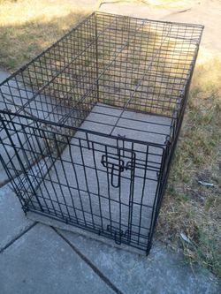 EXTRA. -Large  Crate.   with Brand  New  Carpet