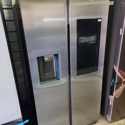SAMSUNG FAMILY HUB REFRIGERATOR COUNTERDEPTH STAINLESS