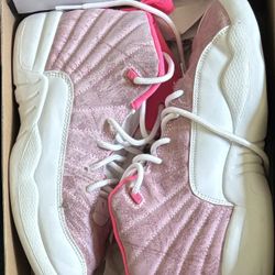 GIRLS JORDANS SIZE 2