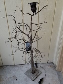 Dead tree decor! Halloween's coming! for Sale in Gorst, WA - OfferUp