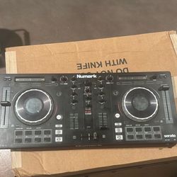 mixtrack platinum Serato Dj table (lightly used)
