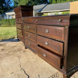 2 Pieces Chest And Dresser 