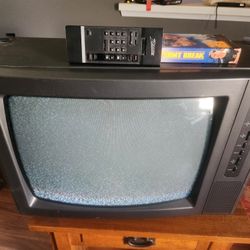 90s Vintage Zenith Tv With Remote. Needs Adapter For Gaming Consoles⁹