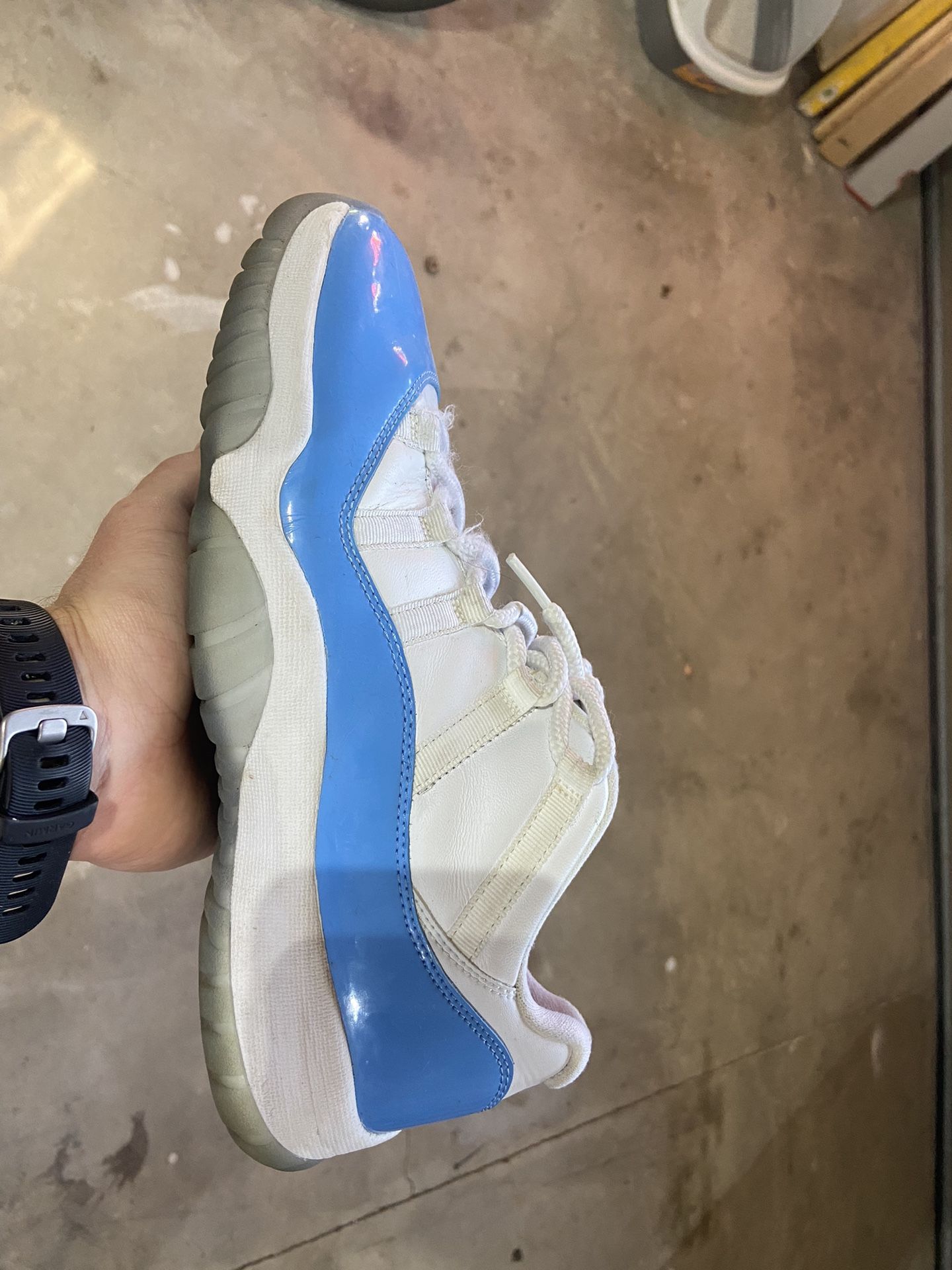Air Jordan 11 Low (UNC)