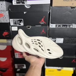 Adidas Yeezy Sand Foam Runner size 12 VNDS