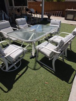 Patio Table and 6 Chairs (2 are Swivel Chairs)