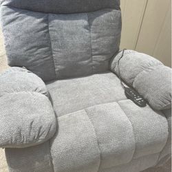Recliner w/ Heat & Massage – Gray Fabric – Excellent Condition