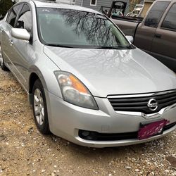 Nissan Altima Gray SEDAN 