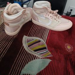 Jordan 1 High
Method Of Make Pink Oxford