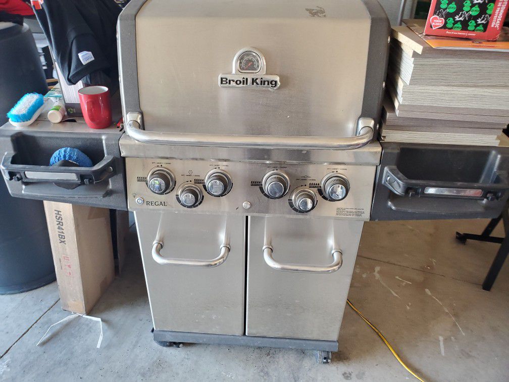 Brand New BROIL  King 