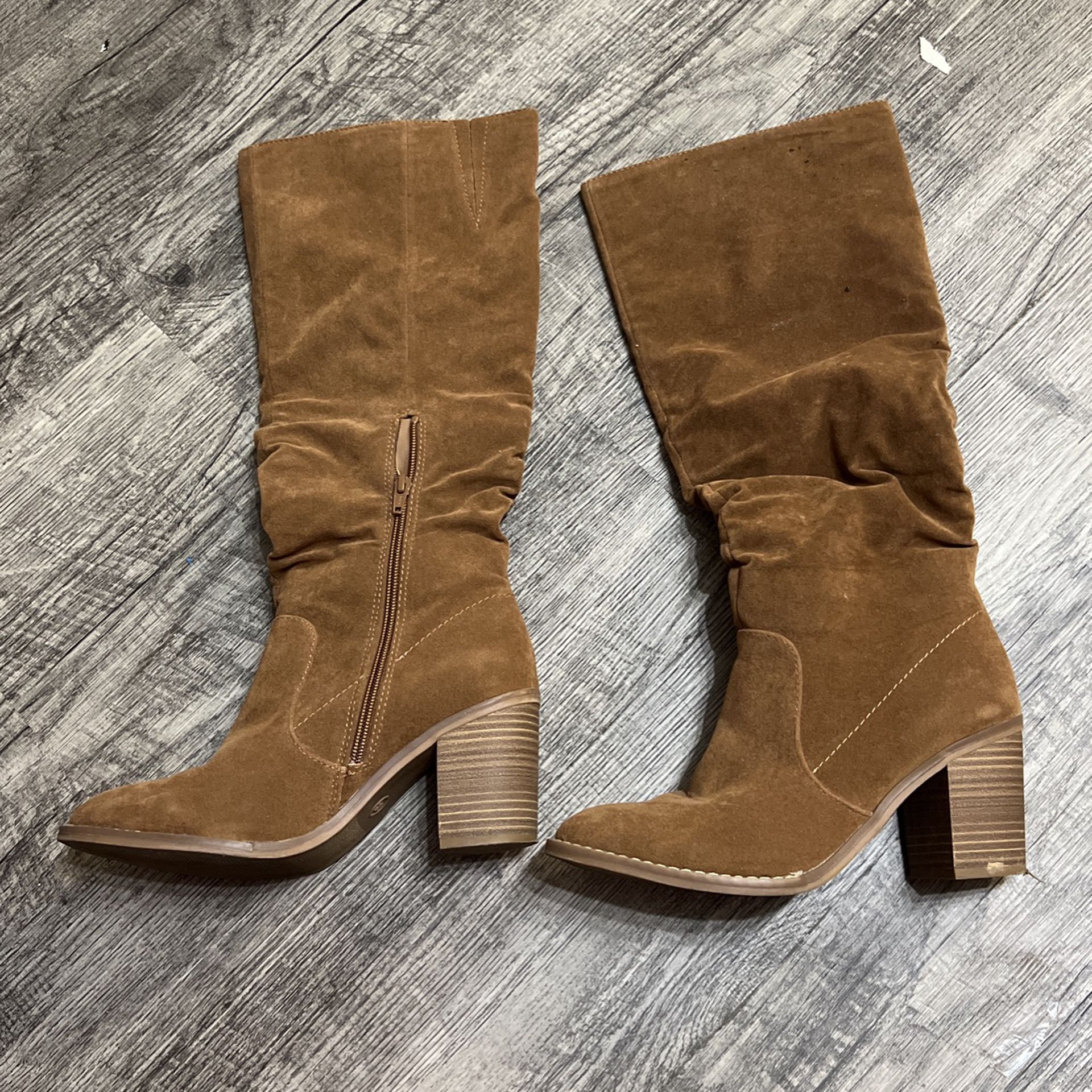 Boots (brown)