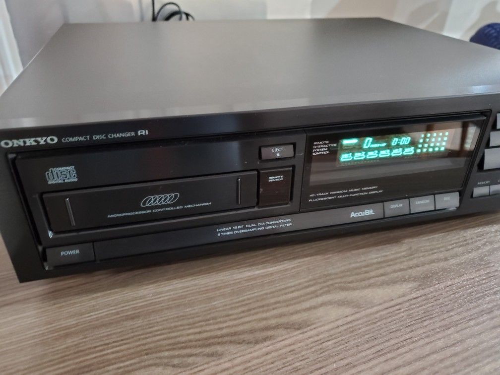 Onkyo R1 compact disc changer CD player