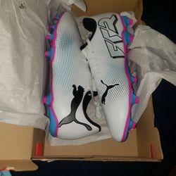 Size 9.5 PUMAS