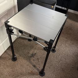 Collapsable 2’x2’ Pop up table