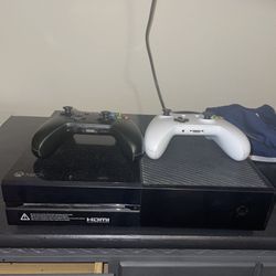 Xbox One with 2 Controller and a ton of games!!