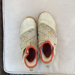 Used Nike basketball shoes Size 4 1/2