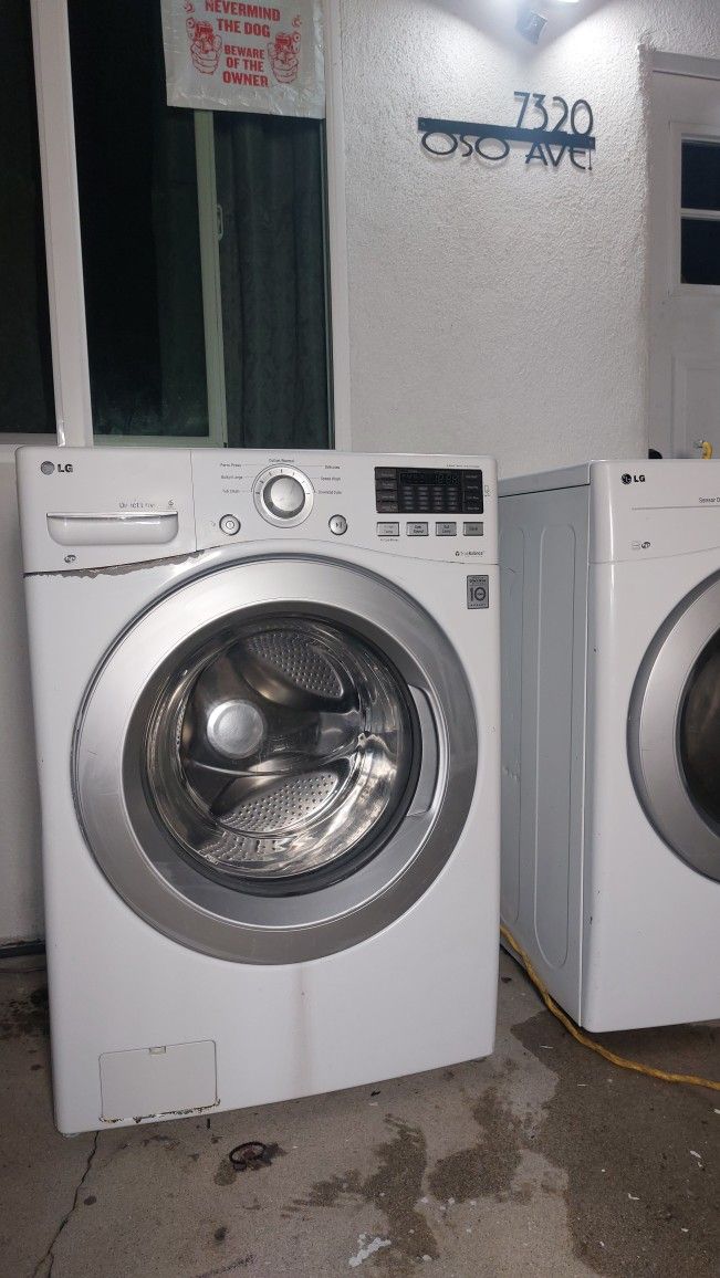 LG WASHER & GAS DRYER COMBO