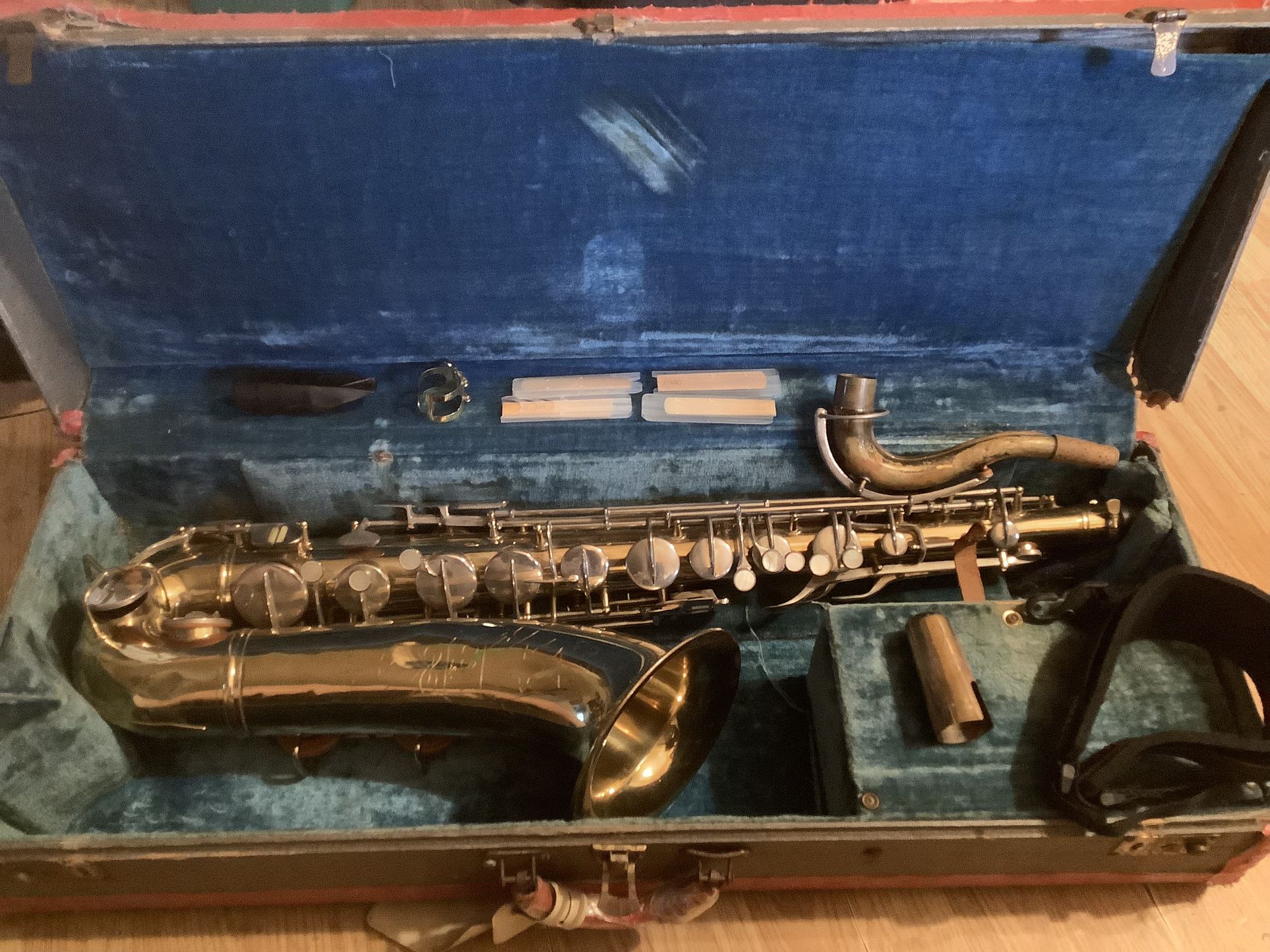 vintage CONN TENOR Saxophone  1957 an case